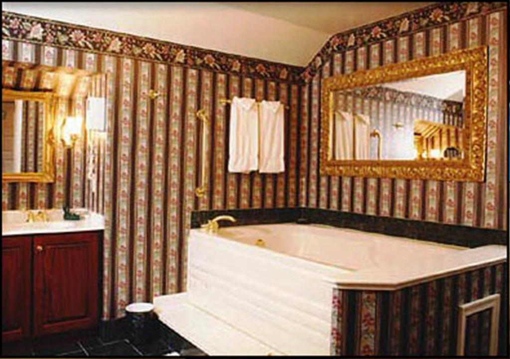 Bavarian Inn Шепердстаун Экстерьер фото