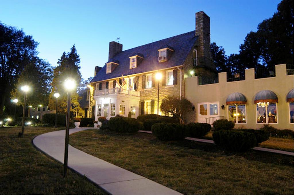 Bavarian Inn Шепердстаун Экстерьер фото