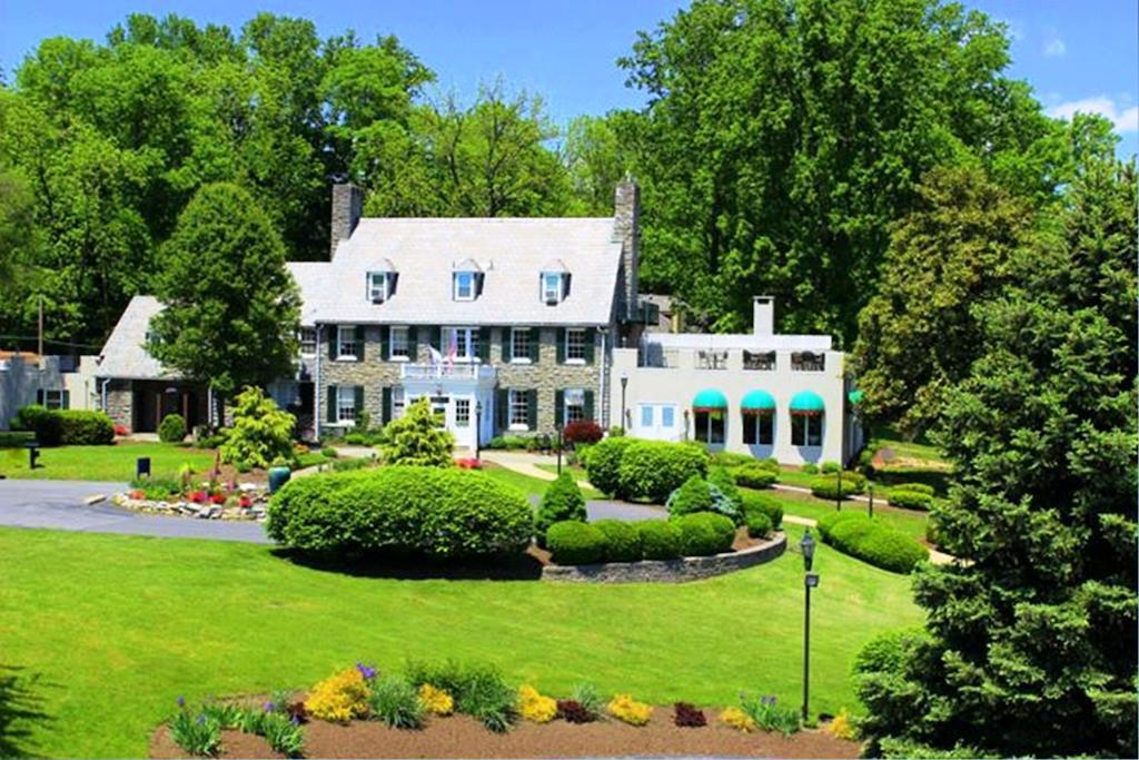 Bavarian Inn Шепердстаун Экстерьер фото