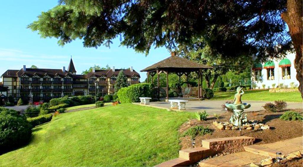 Bavarian Inn Шепердстаун Экстерьер фото